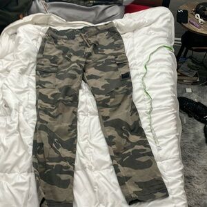 Holster camo pants. Cargo pants. 31 inch inseam.